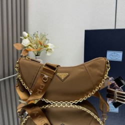 Cloni Borsa a tracolla Prada Re-Nylon Demi-Lune 1BH222 marrone firmate