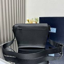 Replica di lusso Borsa a tracolla Prada messenger 2VD069 Nero Imitazioni Cloni Borsa a tracolla Prada messenger 2VD069 Nero firmate