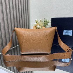 Replica di lusso Borse fedele Prada messenger 2VH178 Marrone Imitazioni Cloni Borse Replica fedele Prada messenger 2VH178 Marrone firmate