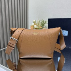 Cloni Borse Replica fedele Prada messenger 2VH178 Marrone firmate