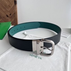 Cloni Alta gamma replica Cintura reversibile in pelle da uomo BV Nero/Blu firmate