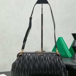 Replica di lusso Pochette Miu Miu Caprice trapuntata nappa 5BF130 Nero Imitazioni Cloni Pochette Miu Miu Caprice trapuntata nappa 5BF130 Nero firmate