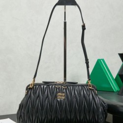 Cloni Pochette Miu Miu Caprice trapuntata nappa 5BF130 Nero firmate