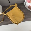 Bora Pari all'originale replica a tracolla Loewe Hammock Slice Giallo