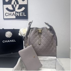 Cloni Borsa a mano media Chanel 25 Hobo Caviar Quilted AS5311 Grigio firmate