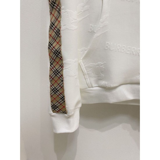 Cloni Completo cardigan Burberry firmate