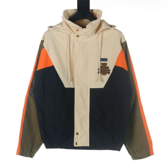 Cloni Giacca Gucci con cappuccio e tasca con cerniera ricamata firmate