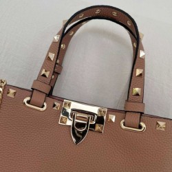 Replica di lusso Borsa a tracolla piccola Valentino Garavani Rockstud Imitazioni Cloni Borsa a tracolla piccola Valentino Garavani Rockstud firmate