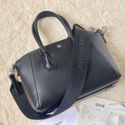 Replica di lusso Borse Imitazioni Givenchy Antigona piccola Nero Imitazioni Cloni Borse Imitazioni Givenchy Antigona piccola Nero firmate