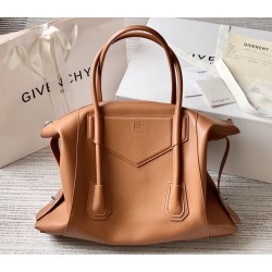 Borsa Givenchy Antigona media con chiusura morbida marrone Borsa Givenchy Antigona media con chiusura morbida marrone