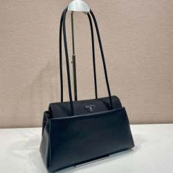 Replica di lusso Qualità superiore replica Prada Passage di medie dimensioni con patta Re-Nylon 1BA495 Nero Imitazioni Cloni Qualità superiore replica Prada Passage di medie dimensioni con patta Re-Nylon 1BA495 Nero firmate