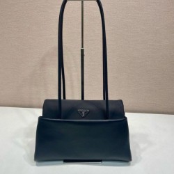 Cloni Qualità superiore replica Prada Passage di medie dimensioni con patta Re-Nylon 1BA495 Nero firmate