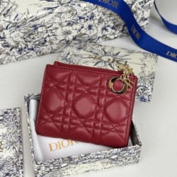 Cloni Portacarte Lady Dior con patta e l'iconica impuntura Cannage Rossa firmate