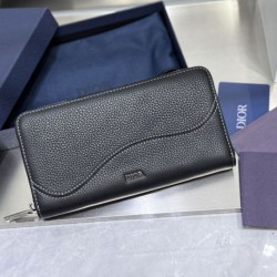 Cloni Pari all'originale replica Portafoglio lungo Dior Saddle con cerniera pelle di vitello martellata nera firmate