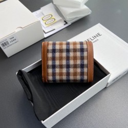 Replica di lusso Portafoglio piccolo Celine con patta pelle di vitello con motivo Triomphe Imitazioni Cloni Portafoglio piccolo Celine con patta pelle di vitello con motivo Triomphe firmate
