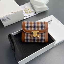 Cloni Portafoglio piccolo Celine con patta pelle di vitello con motivo Triomphe firmate