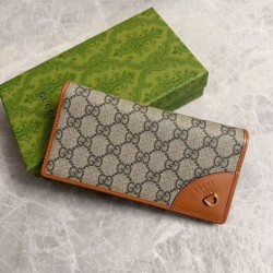 Cloni Portafoglio continentale Gucci con emblema GG 821802 marrone firmate