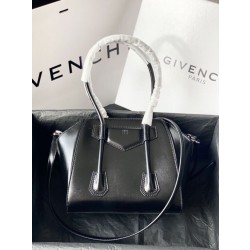 Borsa Givenchy Mini Antigona Lock 4g nera