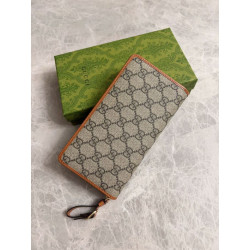 Dettagli perfetti Portafoglio Gucci GG Supreme con cerniera 821803 Marrone