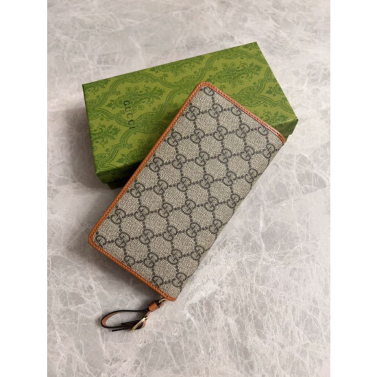 Dettagli perfetti Portafoglio Gucci GG Supreme con cerniera 821803 Marrone