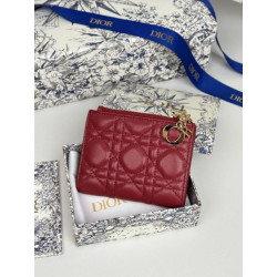 Portacarte Lady Dior con patta e l'iconica impuntura Cannage Rossa