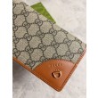 Portafoglio continentale Gucci con emblema GG 821802 marrone
