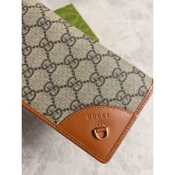 Portafoglio continentale Gucci con emblema GG 821802 marrone