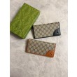 Portafoglio continentale Gucci con emblema GG 821802 marrone