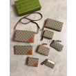 Portafoglio continentale Gucci con emblema GG 821802 marrone