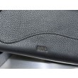 Pari all'originale replica Portafoglio lungo Dior Saddle con cerniera pelle di vitello martellata nera