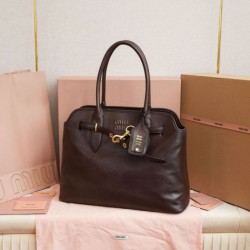 Replica di lusso Borsa tote Miu Miu Adventure nappa marrone Imitazioni Cloni Borsa tote Miu Miu Adventure nappa marrone firmate