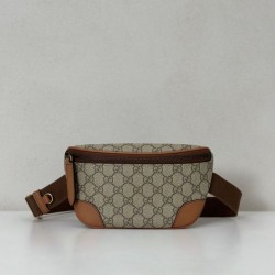 Cloni Marsupio piccolo Gucci GG Emblem Uomo 821165 marrone firmate