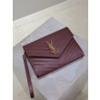 Pochette YSL Saint Laurent Grain De Poudre Matelassé Chevron Envelope bordeaux Pochette YSL Saint Laurent Grain De Poudre Matelassé Chevron Envelope bordeaux