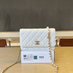 Replica di lusso Qualità superiore replica Portafoglio Chanel trapuntato in caviale perlato con catena Woc Bianco Imitazioni Cloni Qualità superiore replica Portafoglio Chanel trapuntato in caviale perlato con catena Woc Bianco firmate