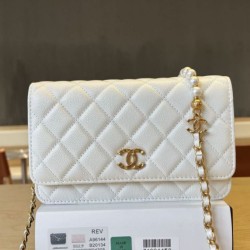 Cloni Qualità superiore replica Portafoglio Chanel trapuntato in caviale perlato con catena Woc Bianco firmate
