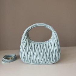 Replica di lusso Borsa hobo mini/piccolo Miu Miu Wander Matelasse Blu Imitazioni Cloni Borsa hobo mini/piccolo Miu Miu Wander Matelasse Blu firmate