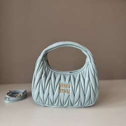 Cloni Borsa hobo mini/piccolo Miu Miu Wander Matelasse Blu firmate