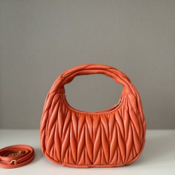 Replica di lusso Borsa hobo mini/piccolo Miu Miu Wander Matelasse Arancia Imitazioni Cloni Borsa hobo mini/piccolo Miu Miu Wander Matelasse Arancia firmate