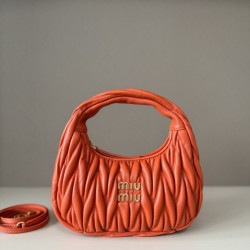 Cloni Borsa hobo mini/piccolo Miu Miu Wander Matelasse Arancia firmate