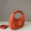 Borsa hobo mini/piccolo Miu Miu Wander Matelasse Arancia