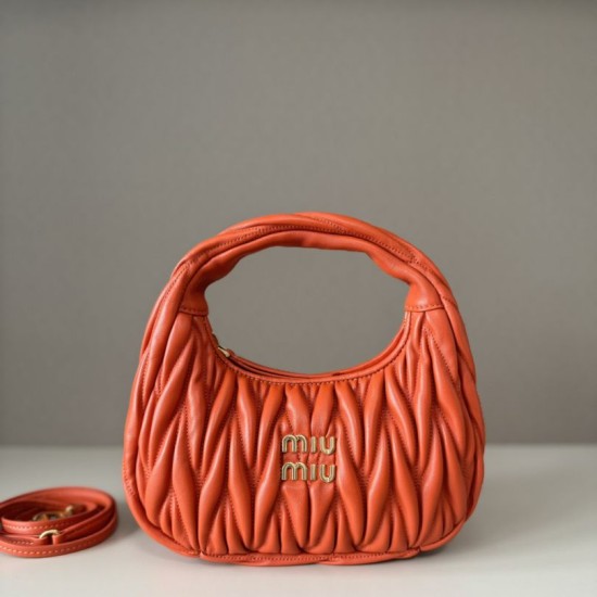 Borsa hobo mini/piccolo Miu Miu Wander Matelasse Arancia