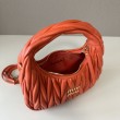 Borsa hobo mini/piccolo Miu Miu Wander Matelasse Arancia