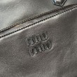 Borse Imitazioni a tracolla Miu Miu Pocket con manico superiore Caffè