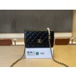 Portafoglio Chanel trapuntato in caviale perlato con catena Woc Nero
