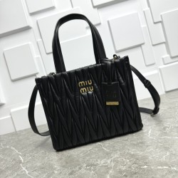Cloni Borsa tote Miu Miu in pelle nappa trapuntata nera firmate