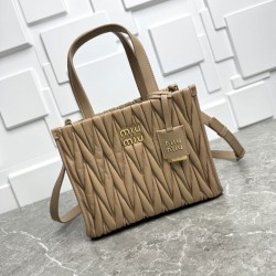 Cloni Borsa tote Miu Miu in pelle nappa trapuntata marrone firmate