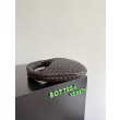 Bora Pari all'originale replica Hobo Veneta piccola/media di Bottega Veneta Caffè