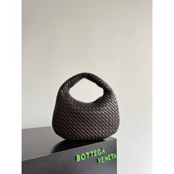 Bora Pari all'originale replica Hobo Veneta piccola/media di Bottega Veneta Caffè