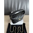 Borse hobo Chanel 25A Caviar Lunch Box Nero