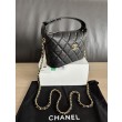 Borse hobo Chanel 25A Caviar Lunch Box Nero